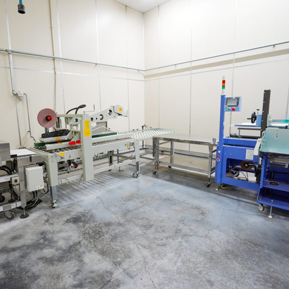 金属検査、箱詰め